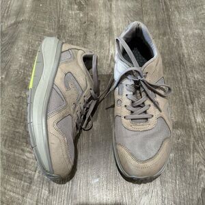 JOYA LADYS WAIKIKI TAN WOMENS SNEAKERS SIZE 9